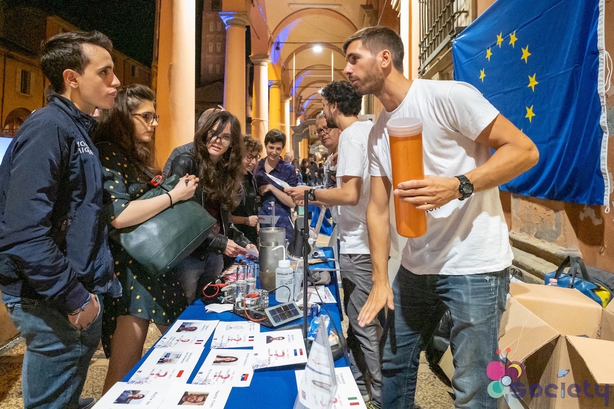 Presentation of the use of a core in marine geology to the public
